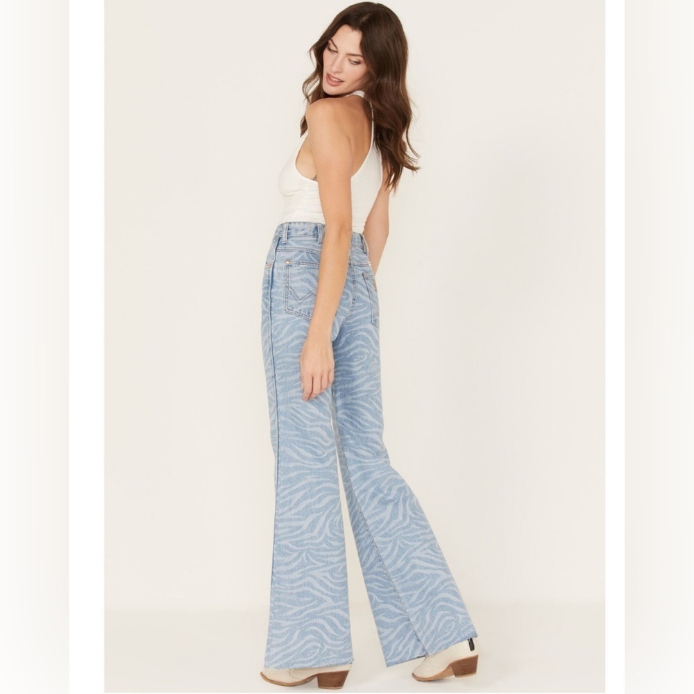 Wrangler FP Women's Meow Laser Tiger Print Wanderer Flare Jean Wide Anthropologi - Picture 4 of 10